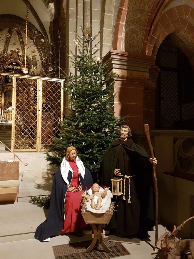 Hl. Familie im Altarraum im Dom zu Fritzlar - Weihnachtszeit 2016